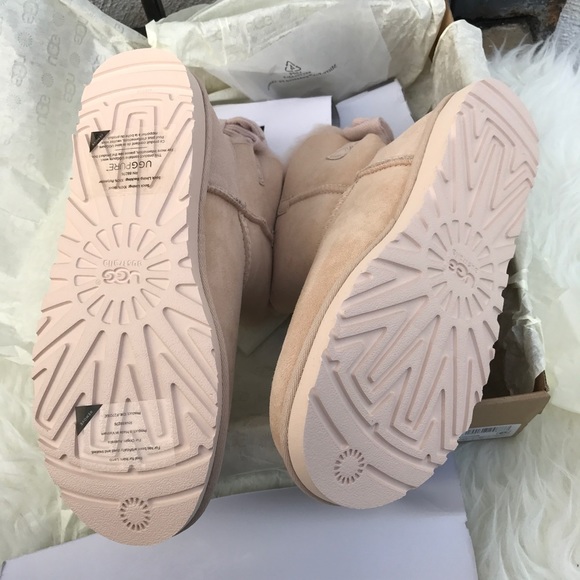 UGG Mini Brigette Bow limited edition boots sz 9 - Picture 3 of 5