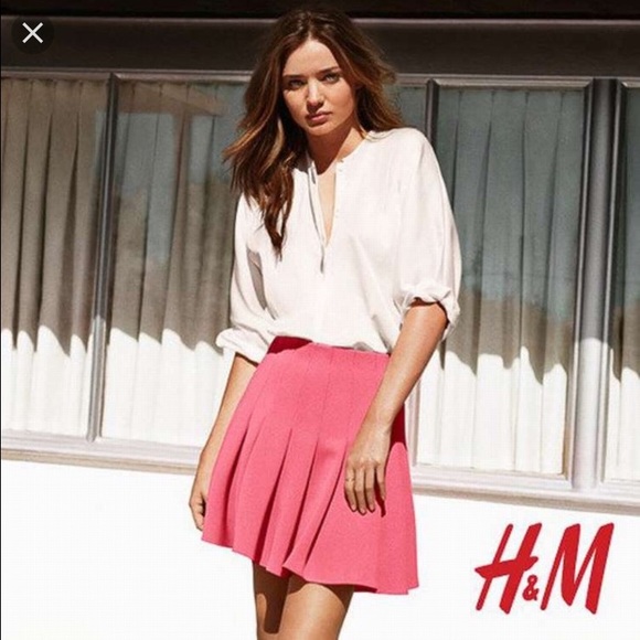 Beautiful NWT flouncy pleated pink skirt from H&M