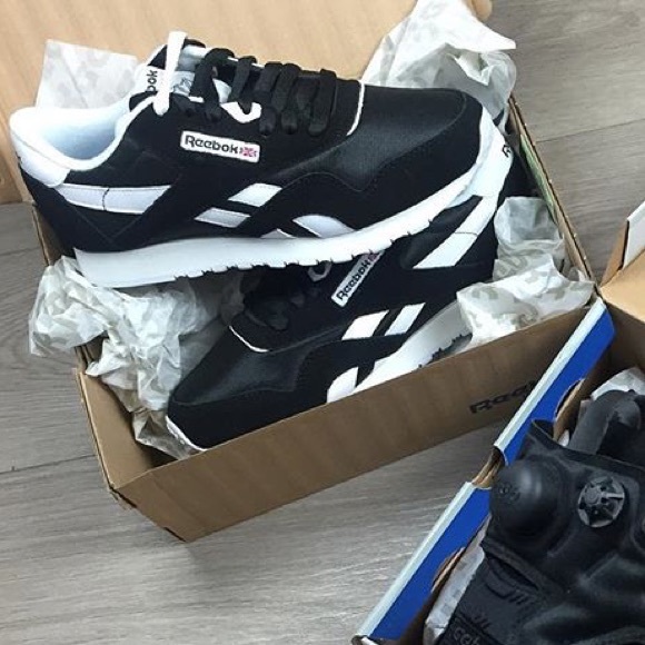 Black and White Reebok Sneakers - Picture 4 of 4