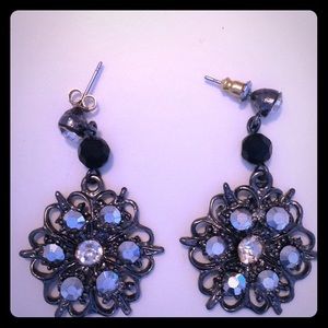 50% PRICE DROP 👌White House Black Market earrings