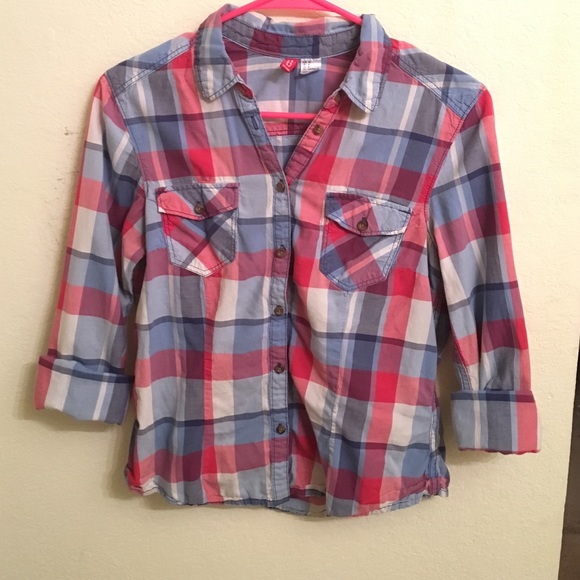 Red, white, and blue plaid H&M button down shirt