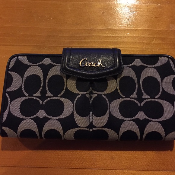 Coach Handbags - Coach wallet