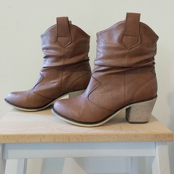 Slouchy brown booties