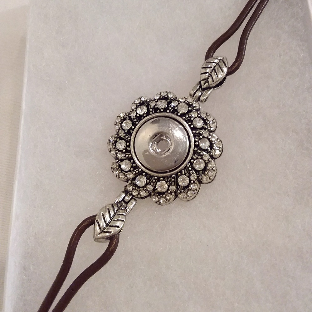 Bangle bracelet, snap button pendant - Picture 3 of 5