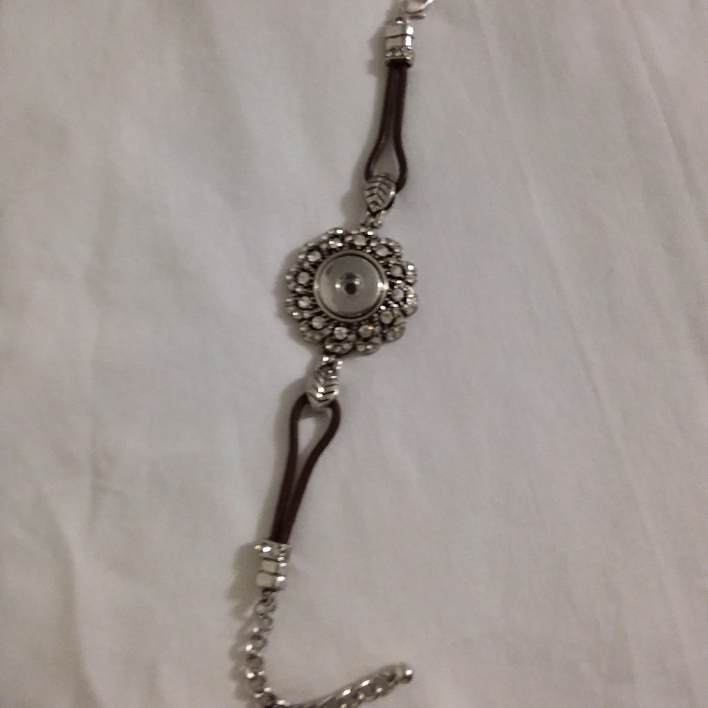 Bangle bracelet, snap button pendant - Picture 4 of 5