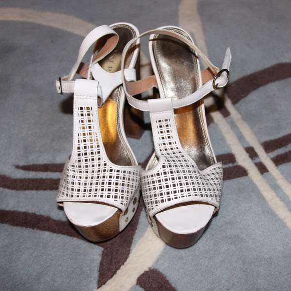 Bakers Nikki White/Brown heeled Sandals