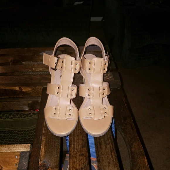 American Eagle heeled sandles