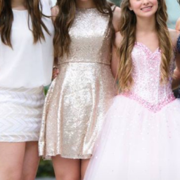 Gold Sequin Party Dress! - Picture 4 of 4