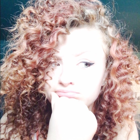 Meet your Posher, Ariana - Picture 1 of 1