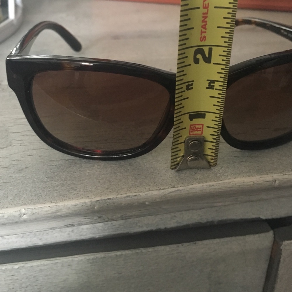 Tory burch sunglasses with case - Picture 8 of 9