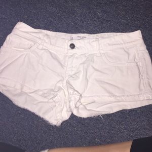Gilly Hicks white short shorts