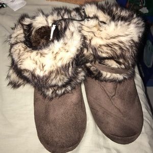 NWOT Fur Brown Fur Boots