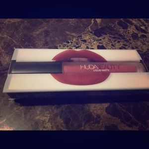 Huda beauty (bombshell)