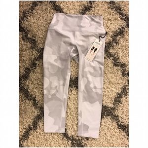 Alo Yoga High Waist Airbrush Capri