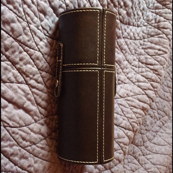 Makeup brush cup