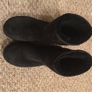 Short Uggs black size 7