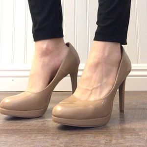 Nude pumps