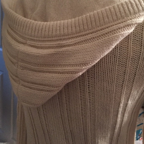 Hollister sweater - Picture 2 of 4