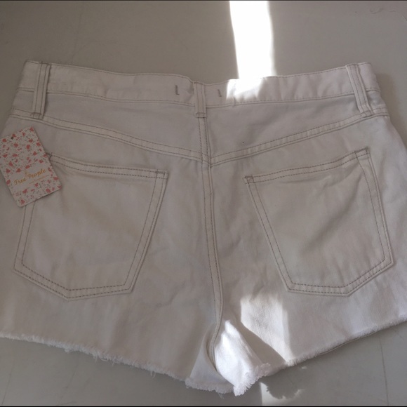 Free People Uptown Denim Shorts NWT - Picture 2 of 2