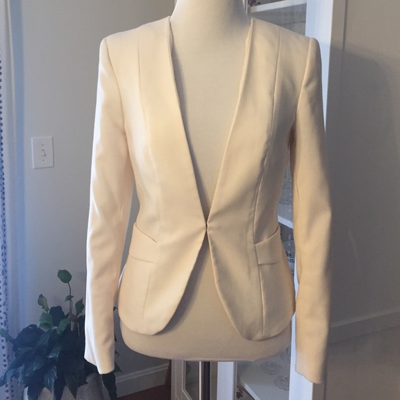 H&M Jackets & Blazers - ⭐️ HOST PICK ⭐️ Beautifully tailored H&M blazer