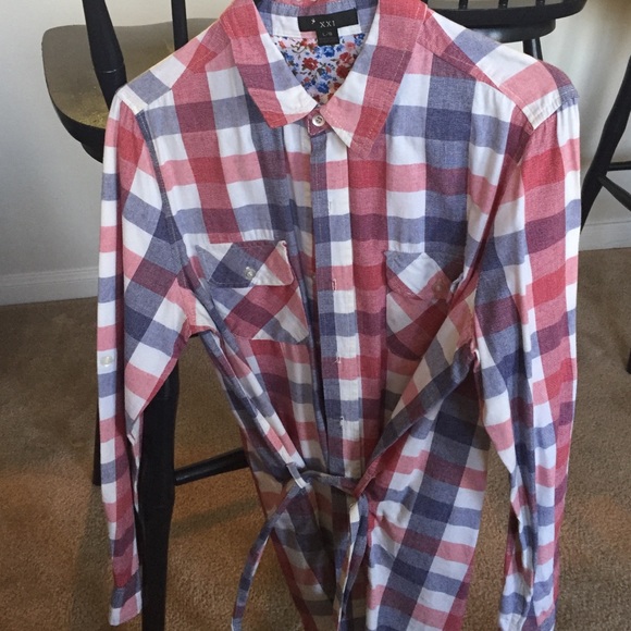 Barely worn blue &red checkered button down w/ tie