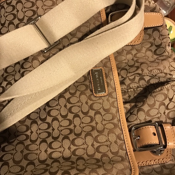 Coach bag w/ strap . Never worn - Picture 3 of 3