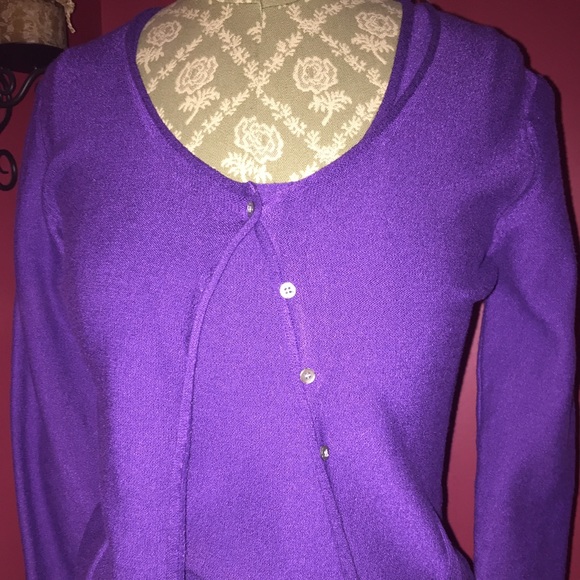 V neck sleeveless and cardigan twinset.