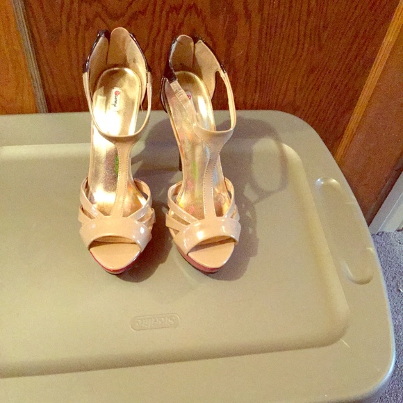 Shoes - Picture 1 of 3