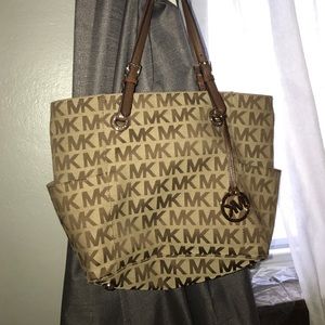 Michael Kors Jet Set Tote