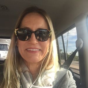 Meet your Posher, Kelly