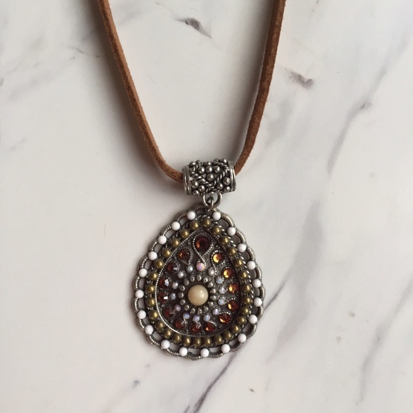Suede necklace with pendant.