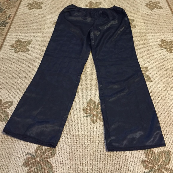 Silky Feeling Pajamas- Size M - Picture 3 of 3