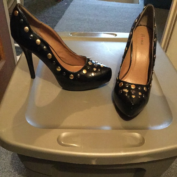 Shoes - Picture 2 of 2