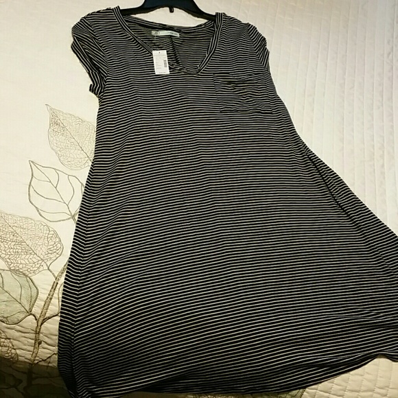 ❤SALE❤ Black & white striped short sleeved dress