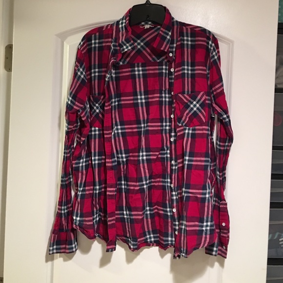 Plaid, red, navy button down shirt.