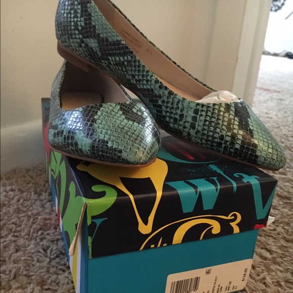 C Wonder pointed flats