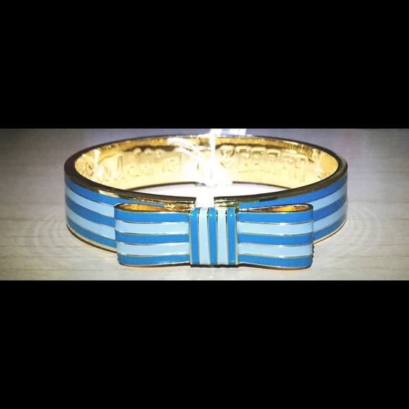 COACH POPPY ENAMEL HINGED BOW BANGLE
