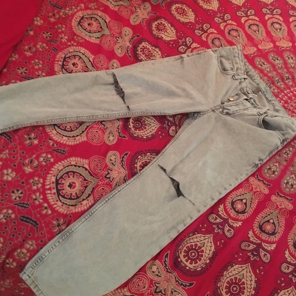 High Rise Knee cut Jeans