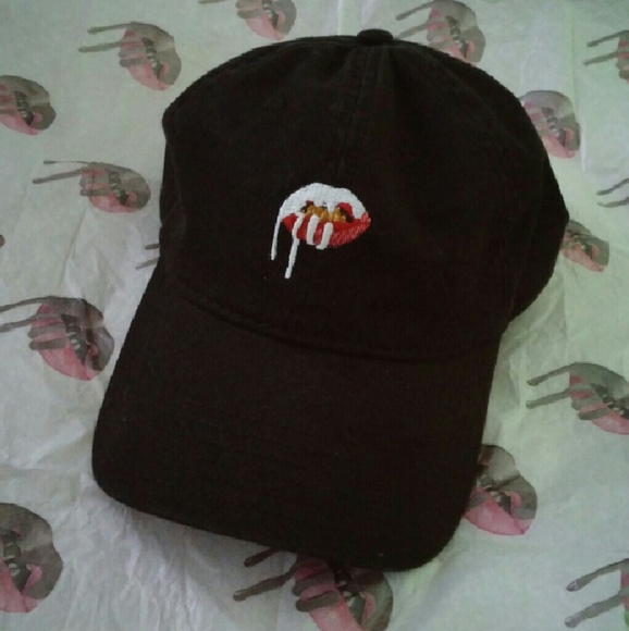 Kylie Lips Hat