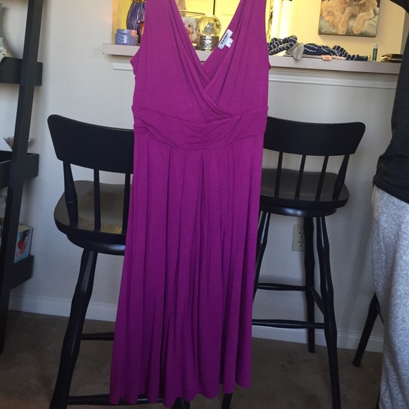 Old Navy fuschia v-neck cotton dress