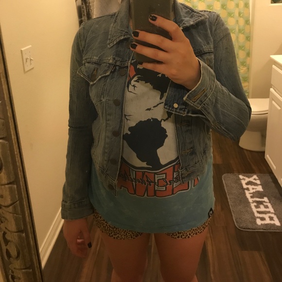 ⚡️SALE⚡️Levi's Distressed Denim Jacket 🌈 - Picture 5 of 6