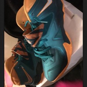 Basketball lebron men shoes size 8.5