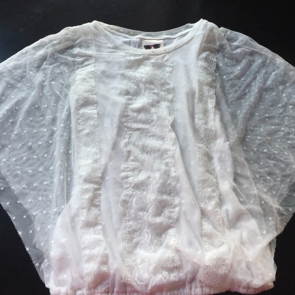 Girls small (6/7) white butterfly sleeve shirt