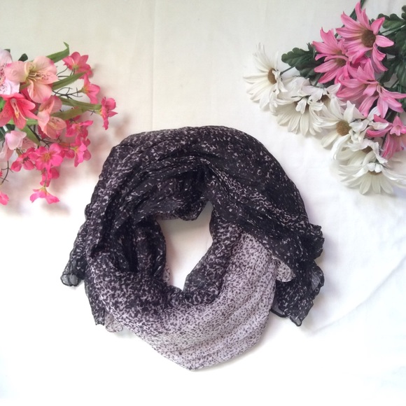 H&M Accessories - H&m animal Printed scarves scarfs