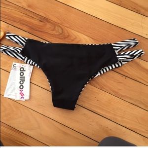 BNWT Black and white reversible bikini bottoms