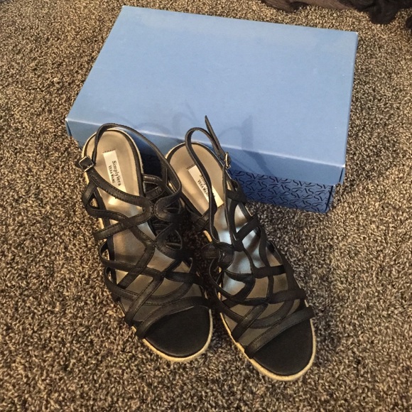 Simply Vera by Vera Wang wedges