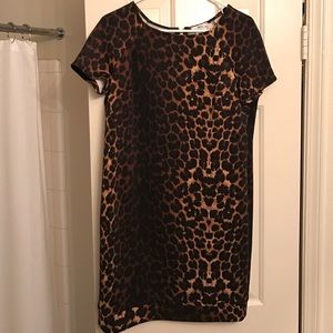 Leopard print form-fitting dress