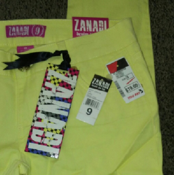 NWT. Solid Yellow stretch skinny jean U.S. sz 9. - Picture 1 of 3