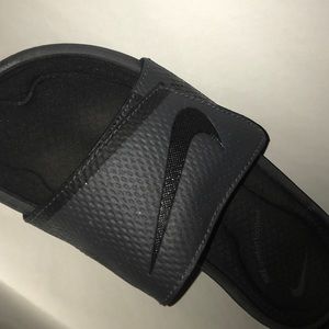 Black nike slides