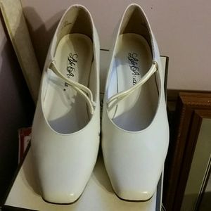 Woman dress shoes